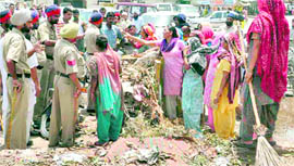 Safai workers argue with policemen after dumping garbage at the venue of councillors rally at Dera Bassi on Friday.