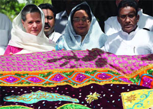Congress president and chairperson of UPA Sonia Gandhi (L) poses with a holy shawl at her residence in New Delhi before sending it to Mazaar Sharif of Khwaja Saheb in Ajmer on the occasion of Urs