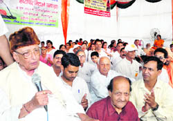 Former Uttarakhand Chief Minister Nityanand Swami addresses a gathering of Swami Ramdevs supporters at Gandhi Park, Dehradun, on Saturday