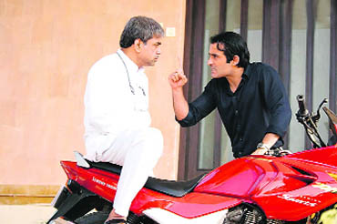 Priyadarshans Mere Baap Pehle Aap saw Akshaye Khanna (right) trying to arrange the marriage of his father Janardhan Rane 