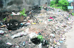 Garbage strewn all over in Chukku Mohalla in Ward Number 13 of Dehradun Municipal Corporation (DMC).  
