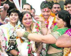 Bahadrabad Block Panchayat pramukh Ranjana Walia is felicitated on her victory in Haridwar on Saturday