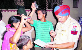 A policeman registers statement of residents at Jeevan Nagar locality of Jagraon.