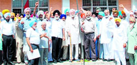 Activists of the Kirti Kisan Sabha, Punjab, resolve to get agriculture policies reviewed at Kila Raipur on Sunday.