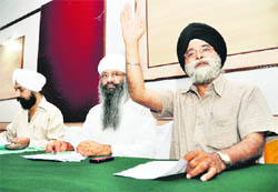 Gurcharan Singh Gill, president of the Rashtriya Sikh Sangat, addresses mediapersons in Dehradun 