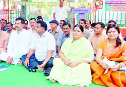 Workers of the BJP hold a dharna in support of Ramdev at Deen Dyal Upadhaya Park in Dehradun on Monday. 