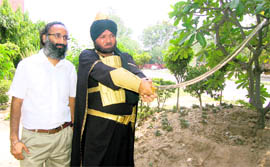 GLORIOUS PAST: (L-R) Harjit Ricky & Arun Bakshi 