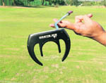 A face balanced mallet style putter