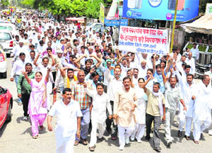 Villagers hold a protest against the murder of Karam Singh, a former sarpanch, in Karnal on Wednesday.