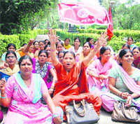 ASHA health workers hold a dharna in support of their demands in Dehradun on Thursday. 