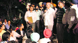 Health Minister Satpal Gosain talks to agitating NRHM workers in Ludhiana on Wednesday.