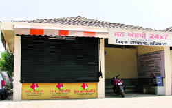 Jan Aushadhi generic drungs store being given a face lift in Ludhiana