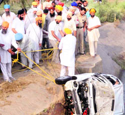 Residents and cops pull out the car from the Sangatpura cana