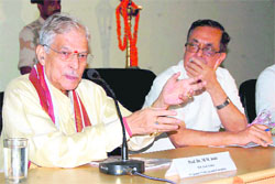 Senior BJP leader Murli Manohar Joshi with Vice-Chancellor Girijesh Pant at Doon University on Monday. 
