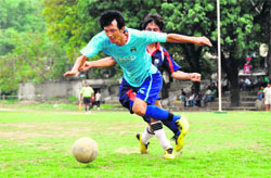 A match in Lala Nemi Dass Memorial Football District League being played at the Pavilion Ground in Dehradun on Monday. 
