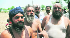Surinder Singh, president of the gurdwara management committee at Jamalpur Leli village (2nd from left), who is a diver, has been searching for the bodies.