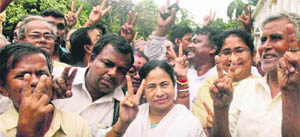 West Bengal CM Mamata Banerjee and farmers flash the victory sign after passage of the 'Singur Land Rehabilitation and Development Bill 2011' in Kolkata 