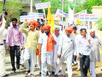 Former MLA Raghu Yadav on a padyatra in protest against the use of force on peaceful protesters at Sayed Alipur village in Mahendragarh district.
