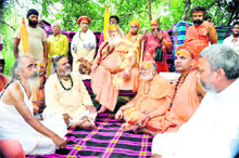 Jagadguru Shankaracharya Swaroopanand Saraswati with Matra Sadan founder Swami Shivanand, Magsaysay awardee Rajendra SIngh and other ashramites pays tribute to Swami Nigmanand in Haridwar on Friday.