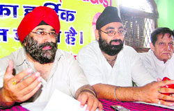 Devender Sethi (left), district president of the Punjabi Sangathan, addresses a press conference in Dehradun on Monday.