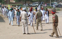 Cops trying to stop the protesters in Bareta on Tuesday