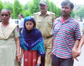 The Delhi police on Tuesday arrested Jameer Khan and his wife Shabo Begum for the murder of a man over an extra-marital affair. 