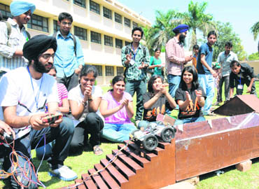 Engineering students experiment with a mechanical configuration