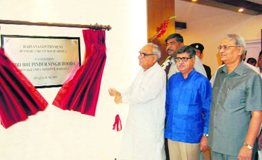 Haryana Chief Minister Bhupinder Singh Hooda inaugurates the Benmore Circuit House in Shimla on Wednesday