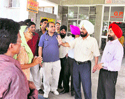 Safai karamcharis urge Civil Surgeon Dr HS Bali (white turban) to fulfill their demands