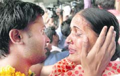 Satnam Singh with his mother Surinder Kaur in New Delhi