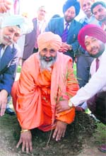 Baba Balbir Singh Seechewal has always stressed that clean water systems are in the interests of not only the common Punjabis but also business and ruling classes
