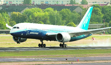 The new Boeing 787 'Dreamliner' lands at Tegel airport in Berlin 