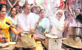 Activists of the Shiv Sena prepare food using chullah to protest against hike in fuel prices in Jammu 