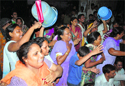 Showdown Residents of Chawwni Mohalla in Ludhiana block traffic to protest against supply of unfit water and its shortage in their locality