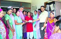 Anganwari workers submit a memorandum to the SDM, Jawali,
