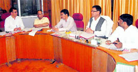 Ward members discuss a point with Municipal Council president OP Uniyal (second from right) at a board meeting in Mussoorie on Tuesday.
