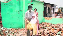 Yashpal along with his wife and daughter at the Muthi Migrant Camp in Jammu. 