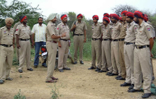 The cops being instructed to handle situation in case of flood in Ghaggar river at its bundh in Mansa district.