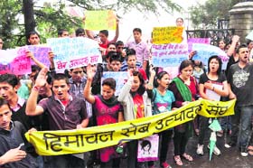 Apple growers hold a demonstration in favour of their demands in front of the DC office in Shimla on Thursday