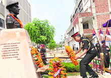 GOC of Vajra Corps Lt-Gen Munish Sibal lays a wreath at the memorial of Capt Roopendra Singh Garcha in Jalandhar on Thursday
