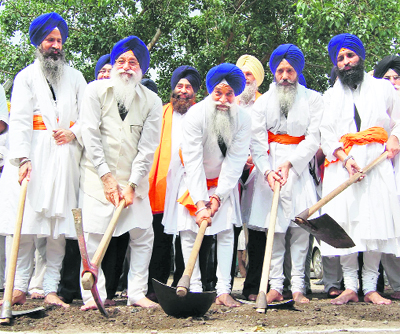 SGPC chief Avtar Singh Makkar and Akal Takht Jathedar Giani Gurbachan Singh on Thursday laid the stone of Saragarhi Niwas, a 238-room inn which will come up on the premises of Gurdwara Saragarhi, near the Golden Temple, at a cost of Rs 25 crore within 18 months. It will have a heritage look and will be equipped with amenities like basement parking, terrace garden, solar water heating system, VRV air-conditioning and rain water harvesting. The SGPC, in its fight over Devinderpal Singh Bhullars death row, has decided to get all the gurdwara committees to pass the resolution seeking commutation of his death sentence in the coming days. 