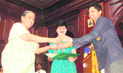 Uttarakhand Governor Margaret Alva honours a student at the Forest Research Institute in Dehradun on Friday