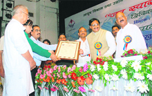 Chief Minister Ramesh Pokhriyal Nishank is felicitated at a workshop 