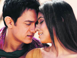 Ghajini, which was a blockbuster in the South, was remade in Bollywood with Aamir Khan and Asin 