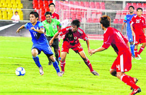 Sunil Chetri (L) is among the very few Indian footballers who have recieved some amount of international recognition.