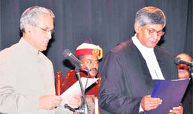 UP Governor BL Joshi is administered the oath of office as Uttarakhand Governor by Chief Justice Barin Ghosh.