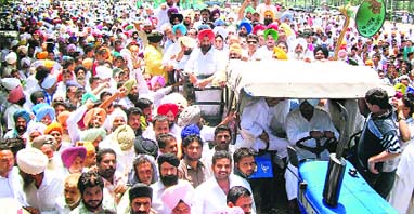 Congress workers hold a protest outside Dera Baba Nanak police station