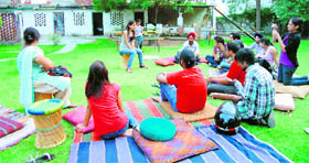 Youngsters take part in open mic event at Caf Kaffee Kuchh