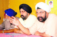 Sikh Sewa Jatha representatives at a press conference in Dehradun 