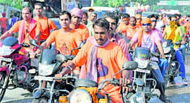 Kanwariyas on their way to Haridwar to participate in the mela.